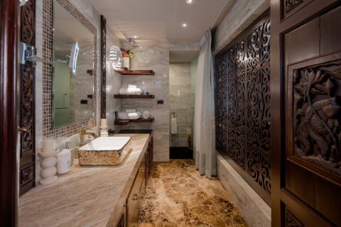 Casa de 4 dormitorios en Bang Tao, Tailandia № 181079 - foto 10