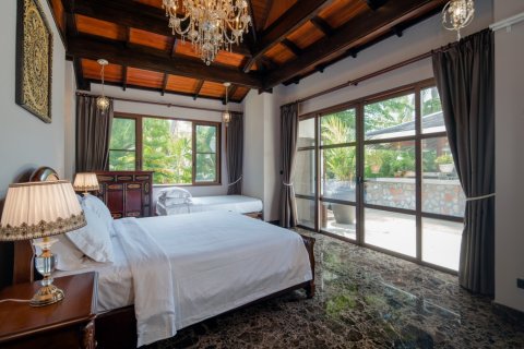 Casa de 4 dormitorios en Bang Tao, Tailandia № 181079 - foto 22