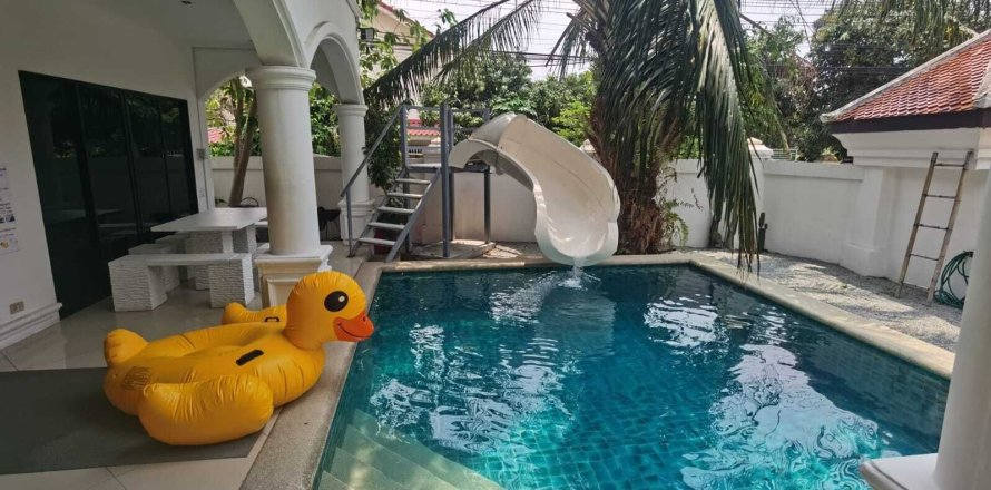 Chalet de 3 dormitorios en Pattaya, Tailandia № 147366