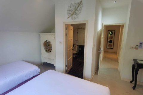 Chalet de 3 dormitorios en Pattaya, Tailandia № 147366 - foto 5