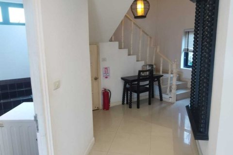 Chalet de 3 dormitorios en Pattaya, Tailandia № 147366 - foto 13
