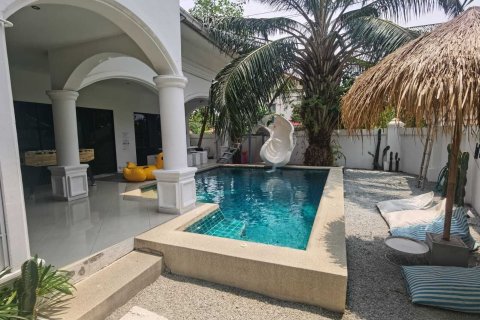 Chalet de 3 dormitorios en Pattaya, Tailandia № 147366 - foto 8