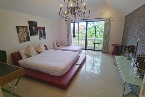 Chalet de 3 dormitorios en Pattaya, Tailandia № 147366 - foto 16