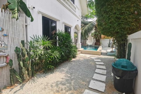 Chalet de 3 dormitorios en Pattaya, Tailandia № 147366 - foto 7