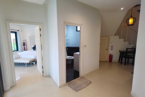Chalet de 3 dormitorios en Pattaya, Tailandia № 147366 - foto 4
