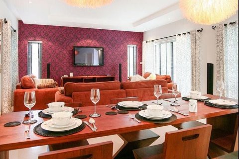 Chalet de 3 dormitorios en Pattaya, Tailandia № 147366 - foto 12