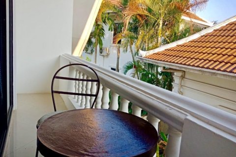 Chalet de 3 dormitorios en Pattaya, Tailandia № 147366 - foto 9