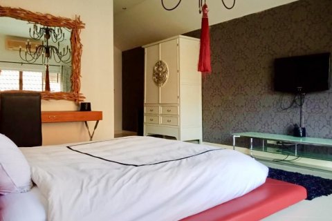 Chalet de 3 dormitorios en Pattaya, Tailandia № 147366 - foto 20