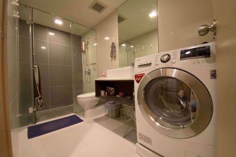 Condominio de 2 dormitorios en Phra Khanong, Bangkok, Tailandia № 48172 - foto 5