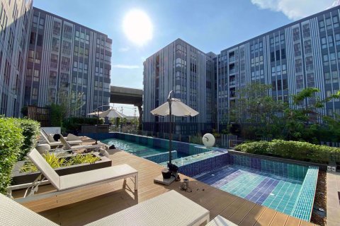 Condominio de 2 dormitorios en Phra Khanong, Bangkok, Tailandia № 48172 - foto 6