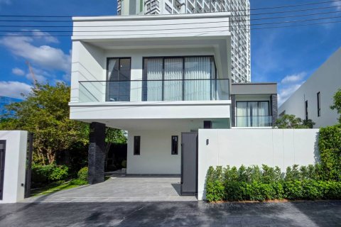 Chalet de 4 dormitorios en Bang Lamung, Tailandia № 222704
