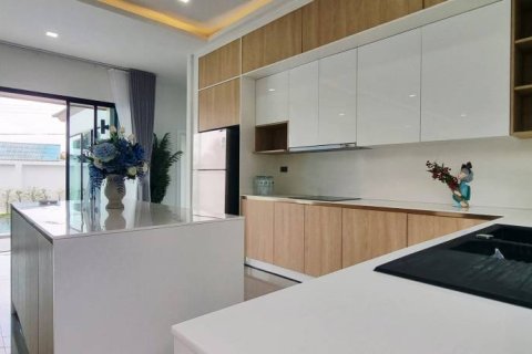 Chalet de 4 dormitorios en Pattaya, Tailandia № 146836 - foto 8