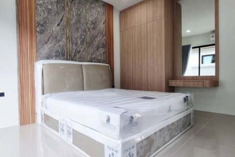 Chalet de 4 dormitorios en Pattaya, Tailandia № 146836 - foto 9