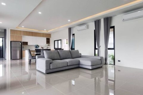 Chalet de 4 dormitorios en Pattaya, Tailandia № 146836 - foto 2
