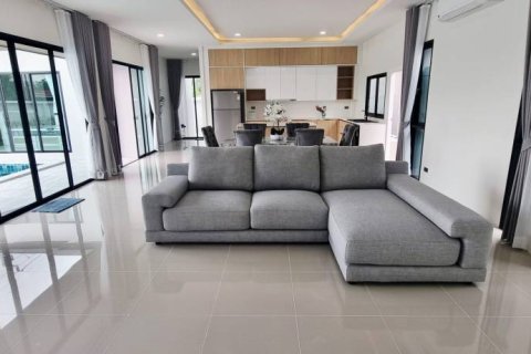 Chalet de 4 dormitorios en Pattaya, Tailandia № 146836 - foto 3