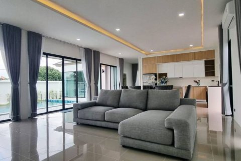 Chalet de 4 dormitorios en Pattaya, Tailandia № 146836 - foto 4