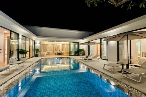 Villa in Phuket, Thailand 5 Schlafzimmer № 115298
