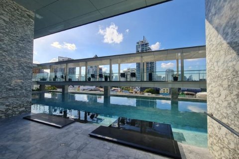 Condo in Bangkok, Thailand, 2 bedrooms  № 65416 - photo 12