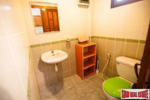 Chalet de 40 dormitorios en Pattaya, Tailandia № 202652 - foto 5