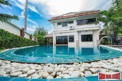 Casa de 3 dormitorios en Jomtien Beach, Pattaya, Tailandia № 202651