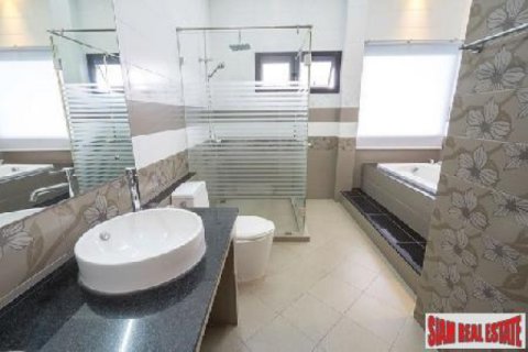 Casa de 3 dormitorios en Jomtien Beach, Pattaya, Tailandia № 202651 - foto 4
