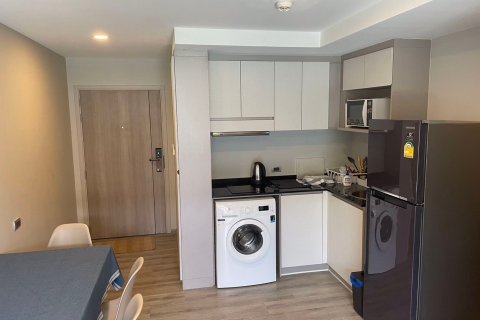 Condominio de 2 dormitorios en Samut Prakan, Tailandia № 68332 - foto 9