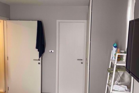 Condominio de 2 dormitorios en Samut Prakan, Tailandia № 68332 - foto 3