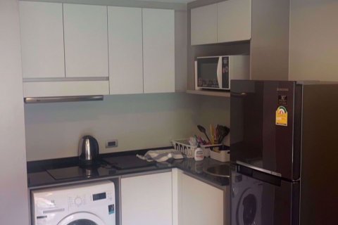 Condominio de 2 dormitorios en Samut Prakan, Tailandia № 68332 - foto 8
