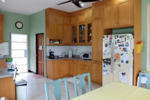 Casa de 4 dormitorios en Chiang Mai, Tailandia № 162472 - foto 4