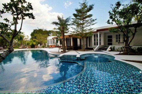 Haus in Chiang Mai, Thailand 6 Schlafzimmer № 162468 - Foto 2