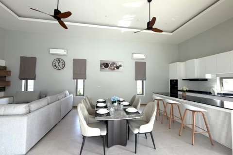 Villa in Hua Hin, Thailand 4 Schlafzimmer № 222505 - Foto 14
