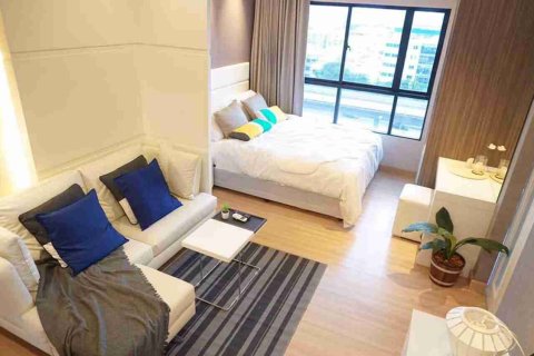 Condominio de 1 dormitorio en Thonburi, Bangkok, Tailandia № 208670 - foto 6