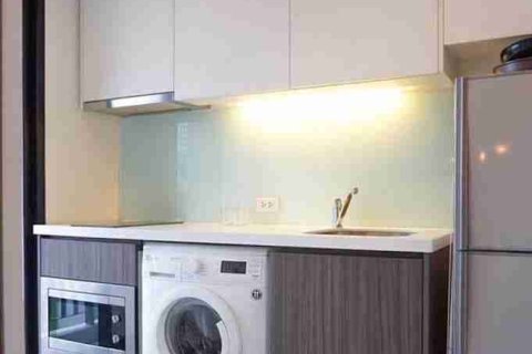 Condominio de 1 dormitorio en Thonburi, Bangkok, Tailandia № 208670 - foto 5