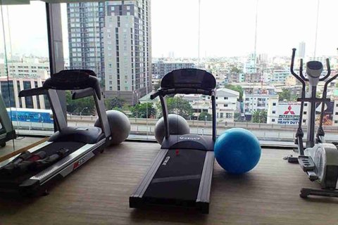 Condominio de 1 dormitorio en Thonburi, Bangkok, Tailandia № 208675 - foto 8
