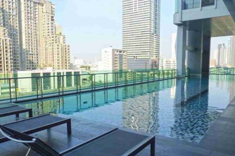 Condominio de 1 dormitorio en Thonburi, Bangkok, Tailandia № 208675 - foto 2