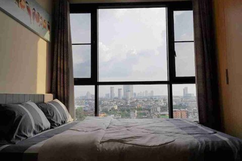Condominio de 1 dormitorio en Thonburi, Bangkok, Tailandia № 208675 - foto 3