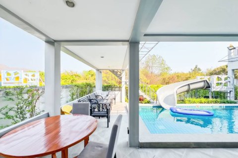 Chalet de 3 dormitorios en Cha-am, Tailandia № 163841 - foto 9