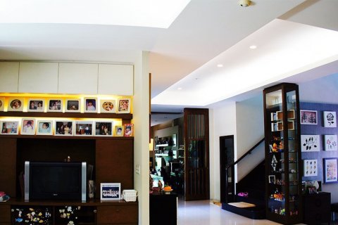 Casa de 4 dormitorios en Bangkok, Tailandia № 67080 - foto 10