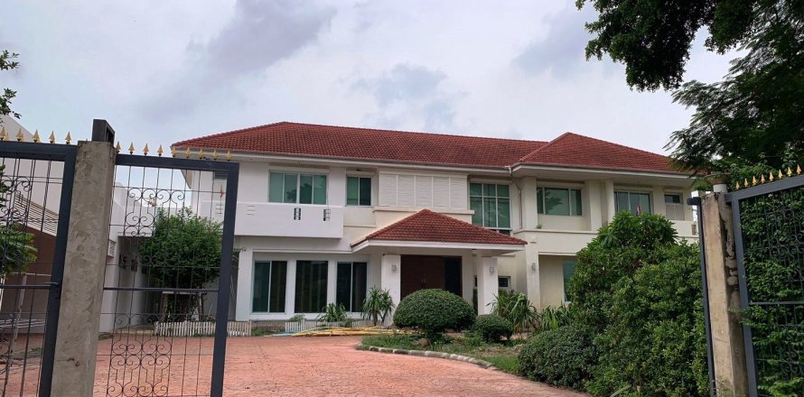 Casa de 4 dormitorios en Bangkok, Tailandia № 67080