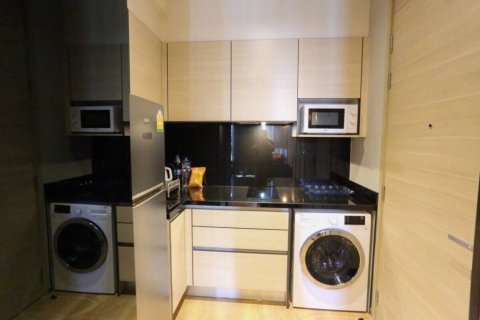Condominio de 1 dormitorio en Khlong Toei, Bangkok, Tailandia № 135348 - foto 7