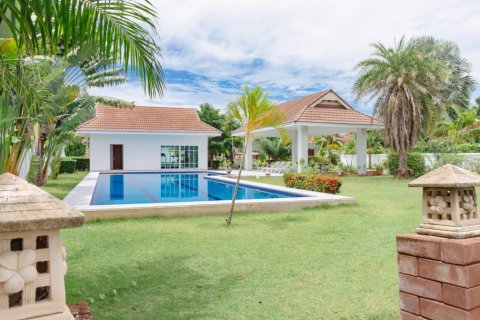 Casa de 3 dormitorios en Hua Hin, Tailandia № 135349 - foto 2