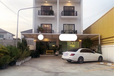 Adosado de 4 dormitorios en Bang Kruai, Tailandia № 169648