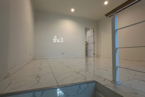 Adosado de 4 dormitorios en Bang Kruai, Tailandia № 169648 - foto 19