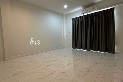 Adosado de 4 dormitorios en Bang Kruai, Tailandia № 169648 - foto 20
