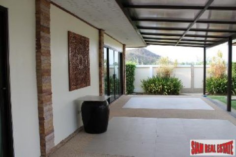 Chalet de 3 dormitorios en Hua Hin, Tailandia № 202508 - foto 4
