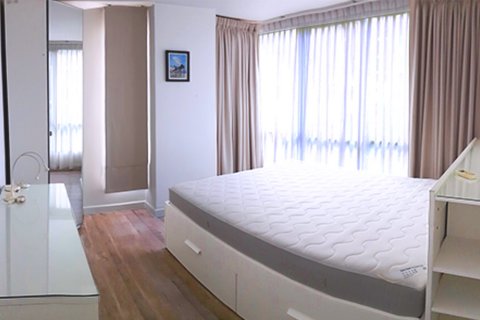 Condominio de 2 dormitorios en Phra Khanong, Bangkok, Tailandia № 143543 - foto 5