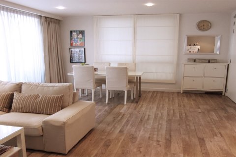 Condominio de 2 dormitorios en Phra Khanong, Bangkok, Tailandia № 143543 - foto 7