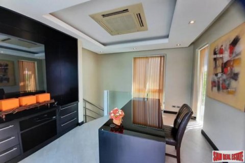 Chalet de 5 dormitorios en Jomtien Beach, Pattaya, Tailandia № 203026 - foto 3
