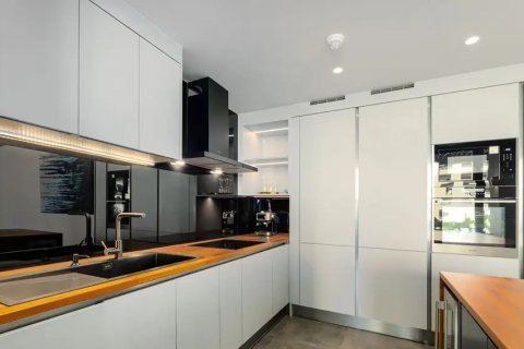 Condominio de 3 dormitorios en Bangkok, Tailandia № 143082 - foto 12