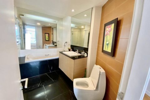 Condominio de 2 dormitorios en Sathon, Bangkok, Tailandia № 143084 - foto 9